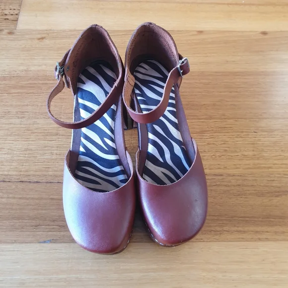 Swedish Hasbeens brown strap sandals/clogs - Picture 2 of 7